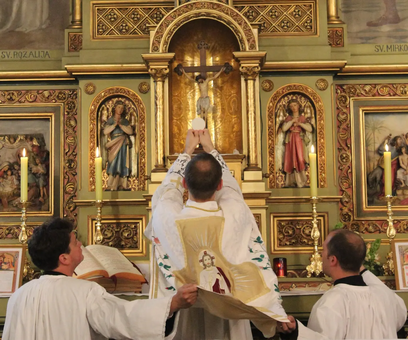 El Sacerdote en la Misa: ¿Un simple representante o la presencia misma de Jesucristo? - Qué papel juega el sacerdote en la celebración de la Eucaristía el sacerdote en la misa es el mismo jesucristo - Qué papel juega el sacerdote en la celebración de la Eucaristía