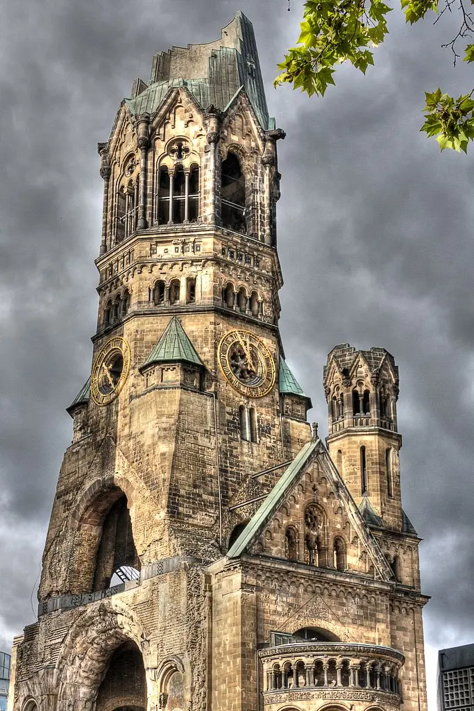 La Iglesia del Kaiser Guillermo: Un Monumento a la Historia Alemana - Qué pasó con Guillermo II después de la Primera Guerra Mundial iglesia del kaiser guillermo - Qué pasó con Guillermo II después de la Primera Guerra Mundial