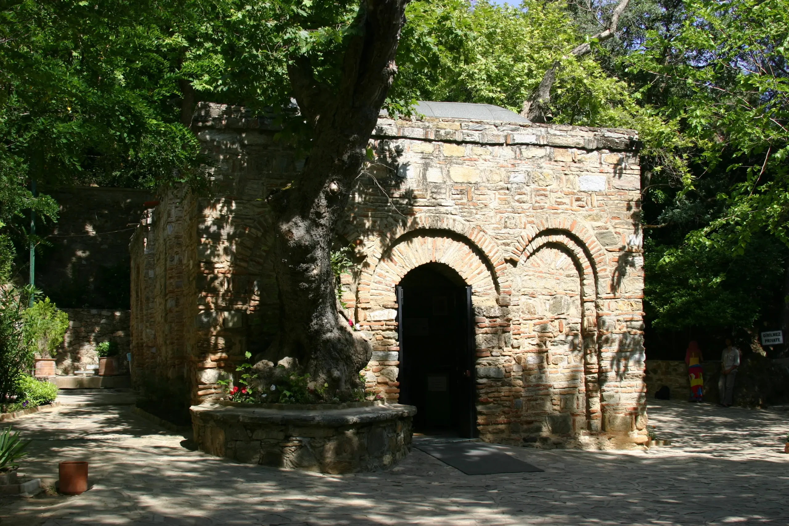 La Iglesia de Éfeso: Un Viaje a Través del Tiempo y la Fe - Qué pasó con la Iglesia de Éfeso iglesia de maría éfeso - Qué pasó con la Iglesia de Éfeso