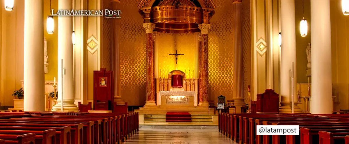 iglesia catolica en america latina - Qué porcentaje es la religión católica en América Latina