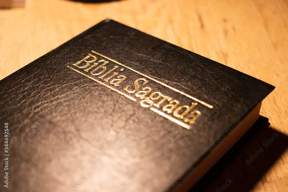 La Biblia Mesa: Un Símbolo de Comunión y Hospitalidad - Qué representa la mesa biblia mesa - Qué representa la mesa