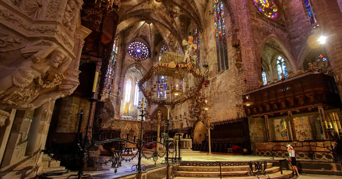 La Catedral de Mallorca: Un Tesoro de Historia, Arte y Espiritualidad - Qué reyes están enterrados en la Catedral de Mallorca mallorca iglesia - Qué reyes están enterrados en la Catedral de Mallorca
