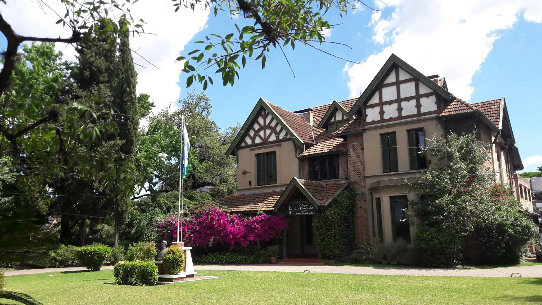 La Iglesia del Sagrado Corazón de Jesús en Hurlingham: Un Espacio de Fe y Comunidad - Qué significa la cruz en el corazón de Jesús iglesia sagrado corazon hurlingham - Qué significa la cruz en el corazón de Jesús