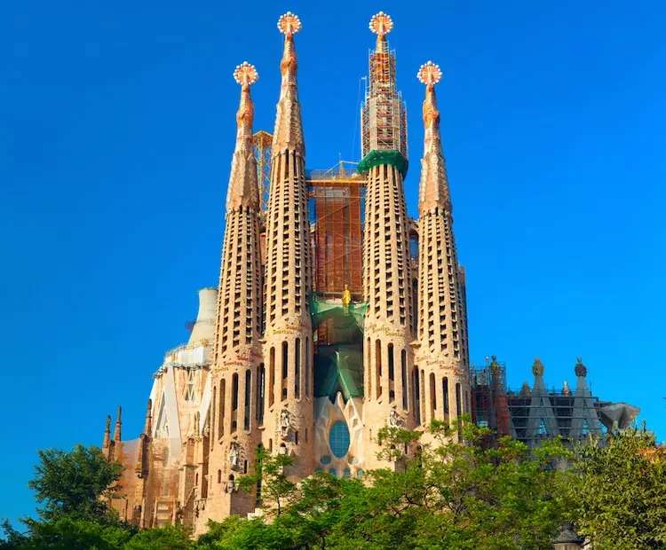 La Sagrada Familia: Un Icono de Barcelona y la Arquitectura de Gaudí - Qué significa la iglesia de la Sagrada Familia iglesia gaudi - Qué significa la iglesia de la Sagrada Familia
