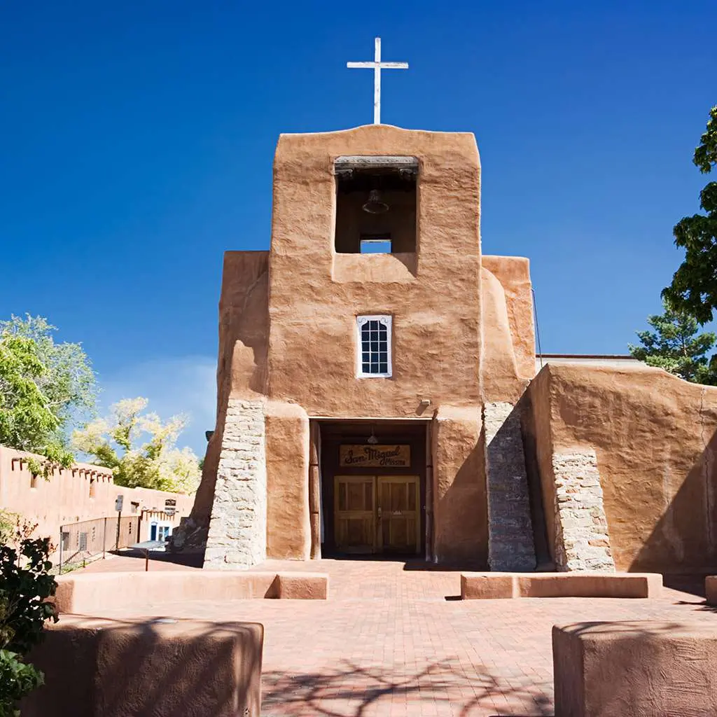 Santa Fe, Nuevo México: Un Destino de Fe y Cultura - Qué tiene de especial Santa Fe Nuevo México santa fe nuevo mexico iglesia - Qué tiene de especial Santa Fe Nuevo México