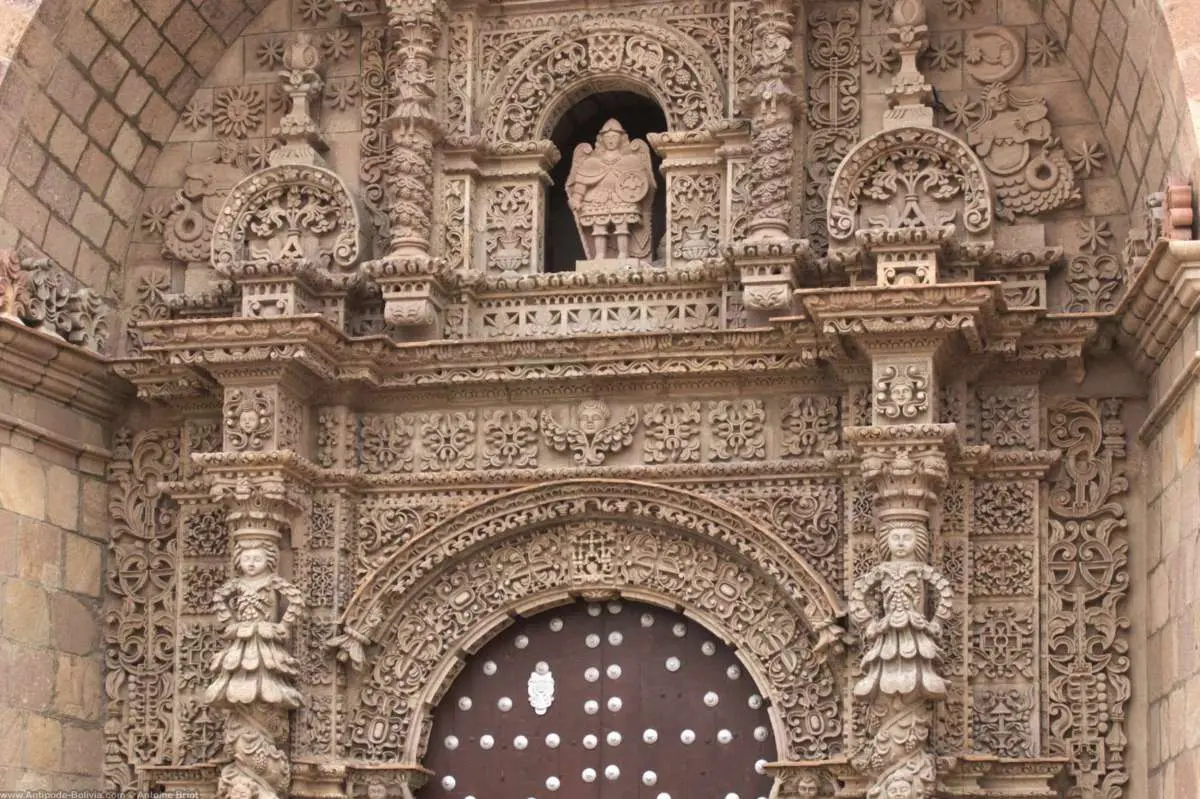 La Iglesia de San Lorenzo: Un Tesoro Arquitectónico en Potosí - Qué tipo de arquitectura tiene la Iglesia de San Francisco iglesia de san lorenzo potosi arquitectura - Qué tipo de arquitectura tiene la Iglesia de San Francisco