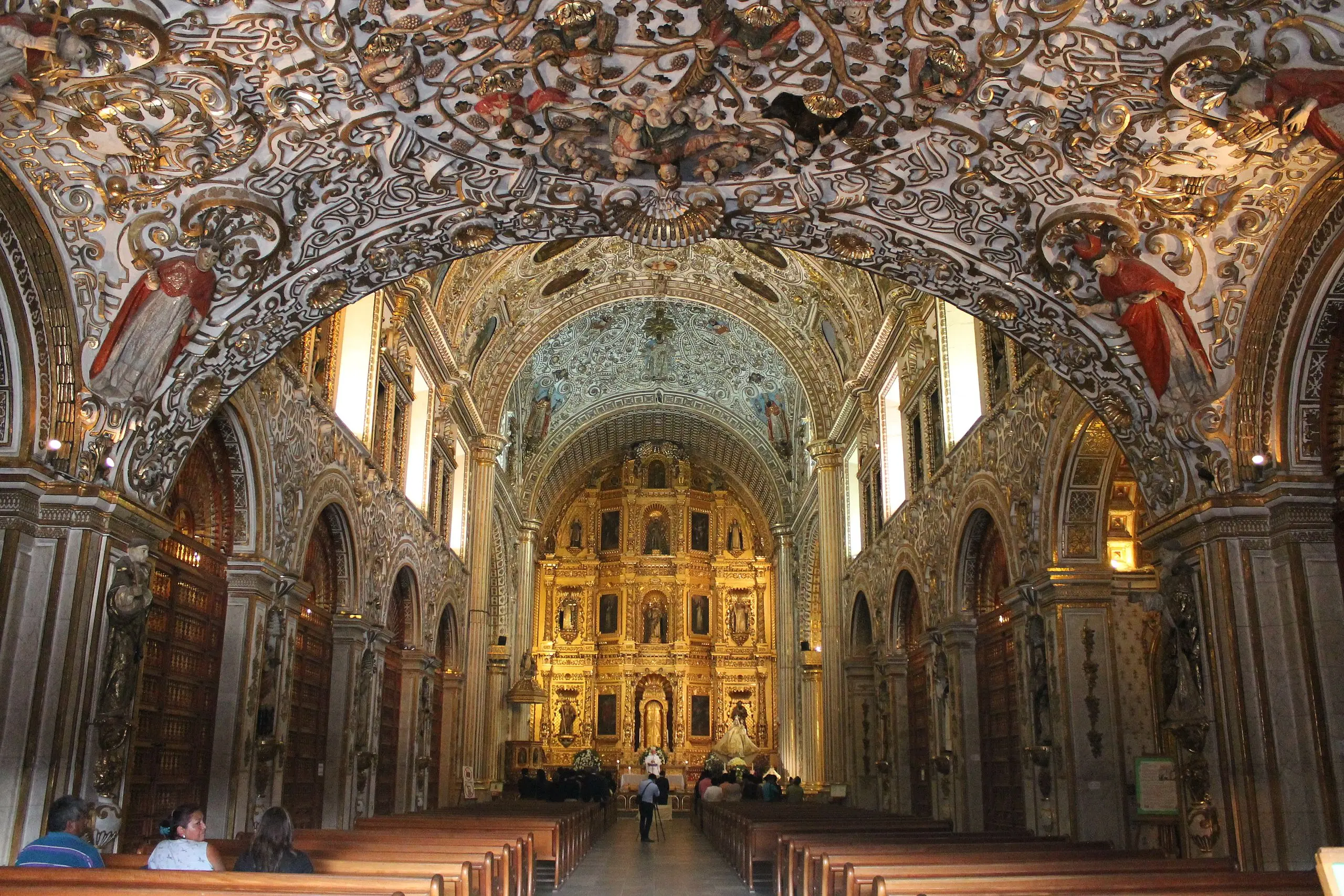Iglesia de Santo Domingo de Guzmán: Un Tesoro Arquitectónico y Religioso de Oaxaca - Quién construyó el templo de Santo Domingo Oaxaca iglesia santo domingo de guzman oaxaca - Quién construyó el templo de Santo Domingo Oaxaca