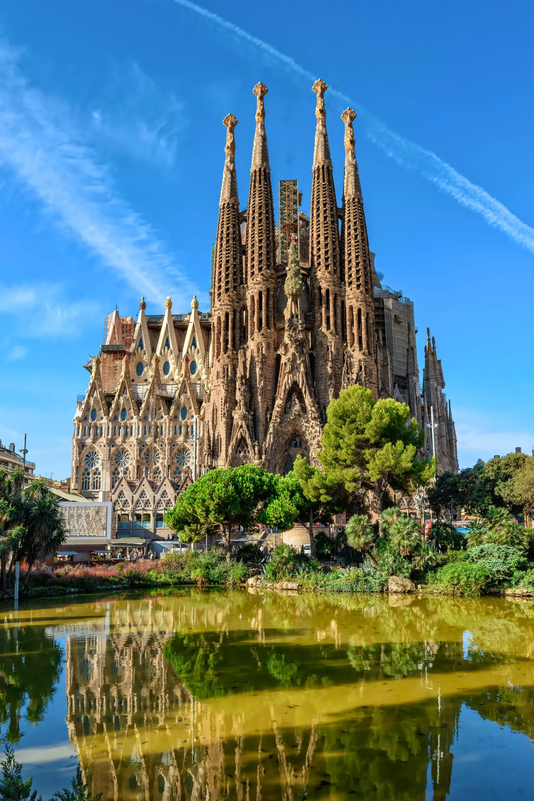 La Sagrada Familia: Un Icono de Barcelona y la Arquitectura de Gaudí - Quién es el dueño de la Sagrada Familia iglesia gaudi - Quién es el dueño de la Sagrada Familia