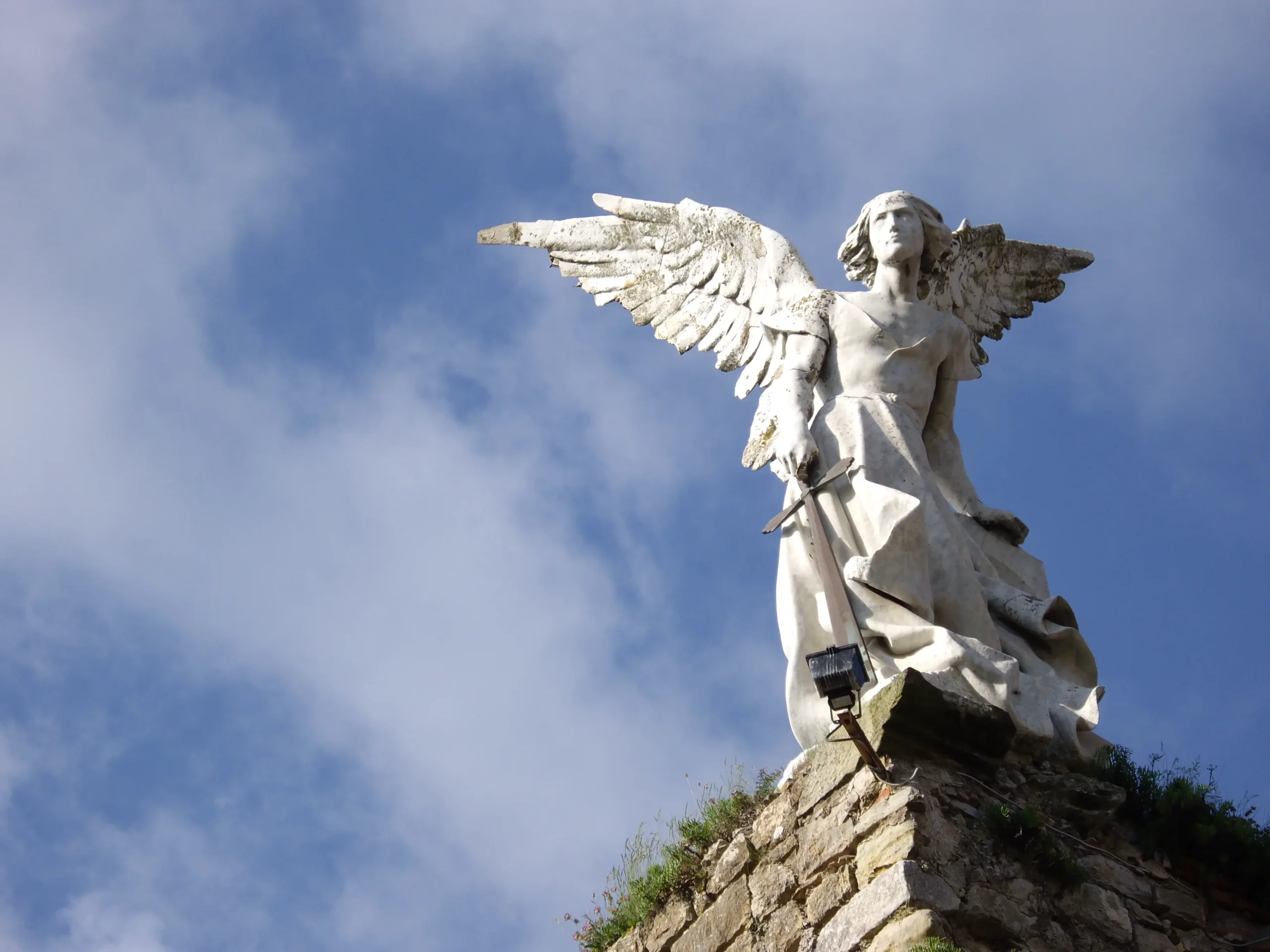 El Ángel Vengador en la Biblia: Uriel y la Espada de Fuego - Quién es el vengador de la sangre en la Biblia angel vengador biblia - Quién es el vengador de la sangre en la Biblia