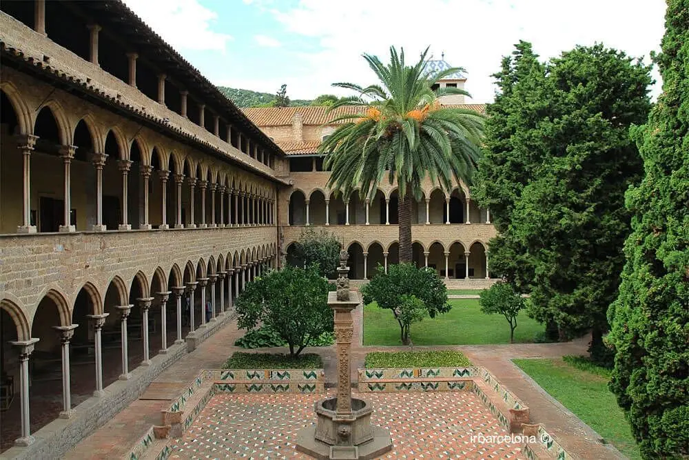 Iglesia Monasterio de Pedralbes: Un Tesoro Gótico en Barcelona - Quién está enterrado en el Monasterio de Pedralbes iglesia monasterio de pedralbes barcelona - Quién está enterrado en el Monasterio de Pedralbes