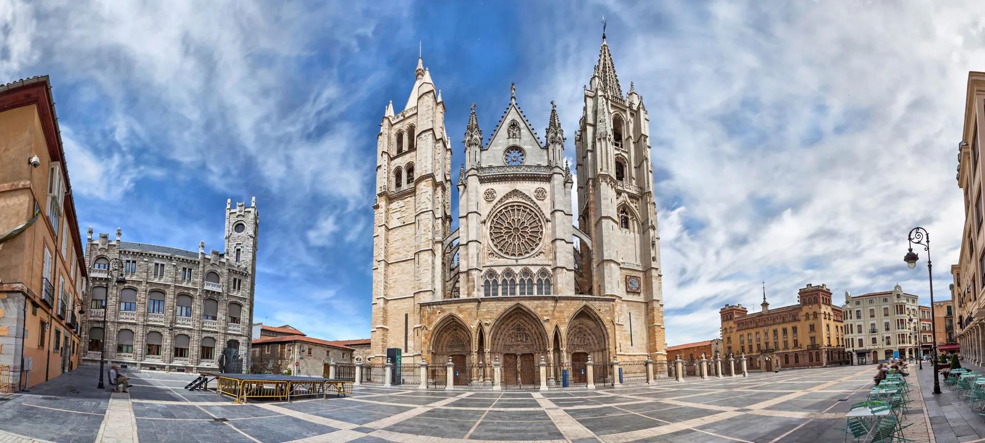 La Catedral de León: Un Tesoro del Gótico Radiante en España - Quién está enterrado en la Catedral de León iglesia de leon españa - Quién está enterrado en la Catedral de León