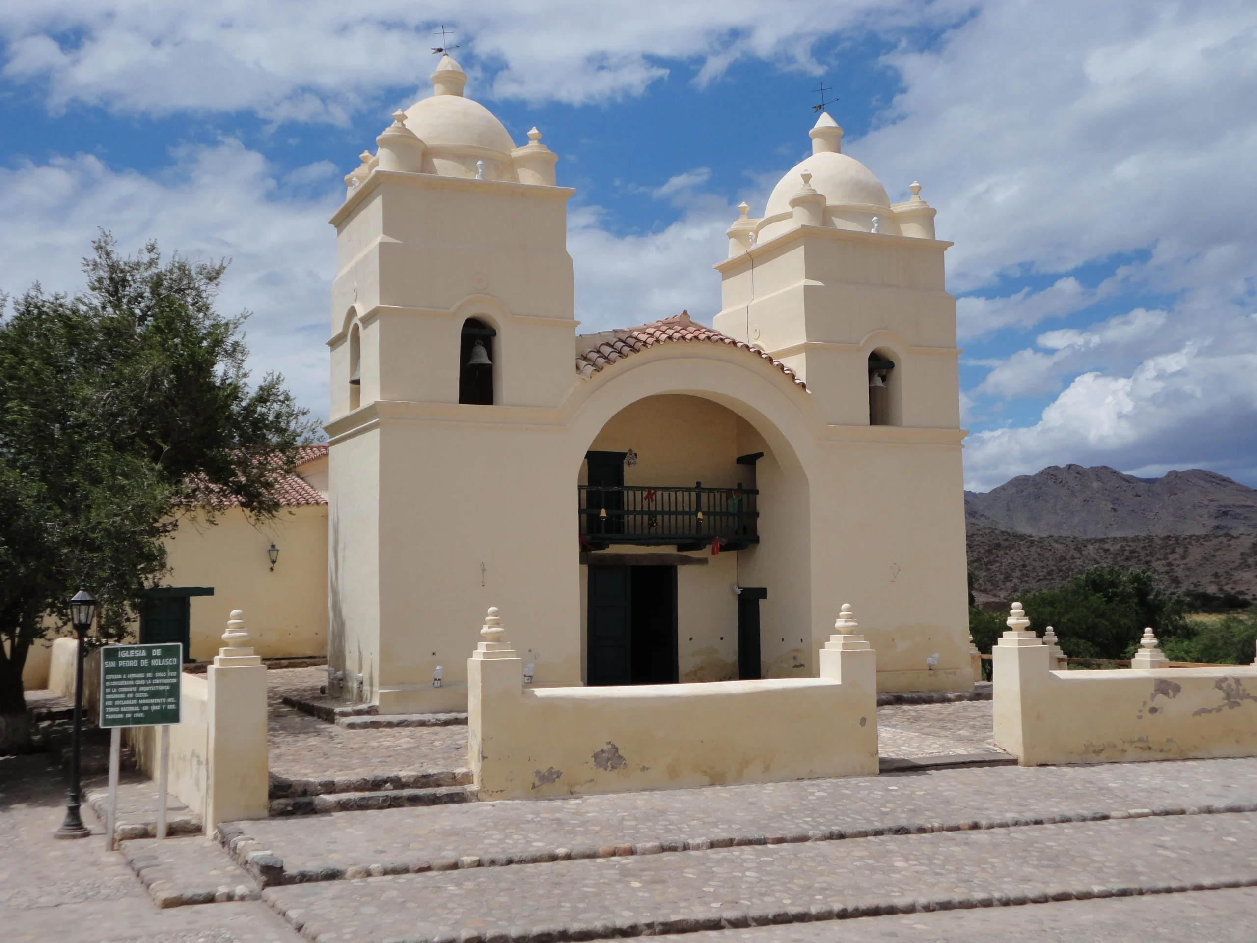 Iglesia de San Pedro Nolasco: Un Legado de Fe y Caridad en Los Molinos - Quién fue San Pedro Nolasco y que hizo iglesia san pedro nolasco de los molinos - Quién fue San Pedro Nolasco y que hizo