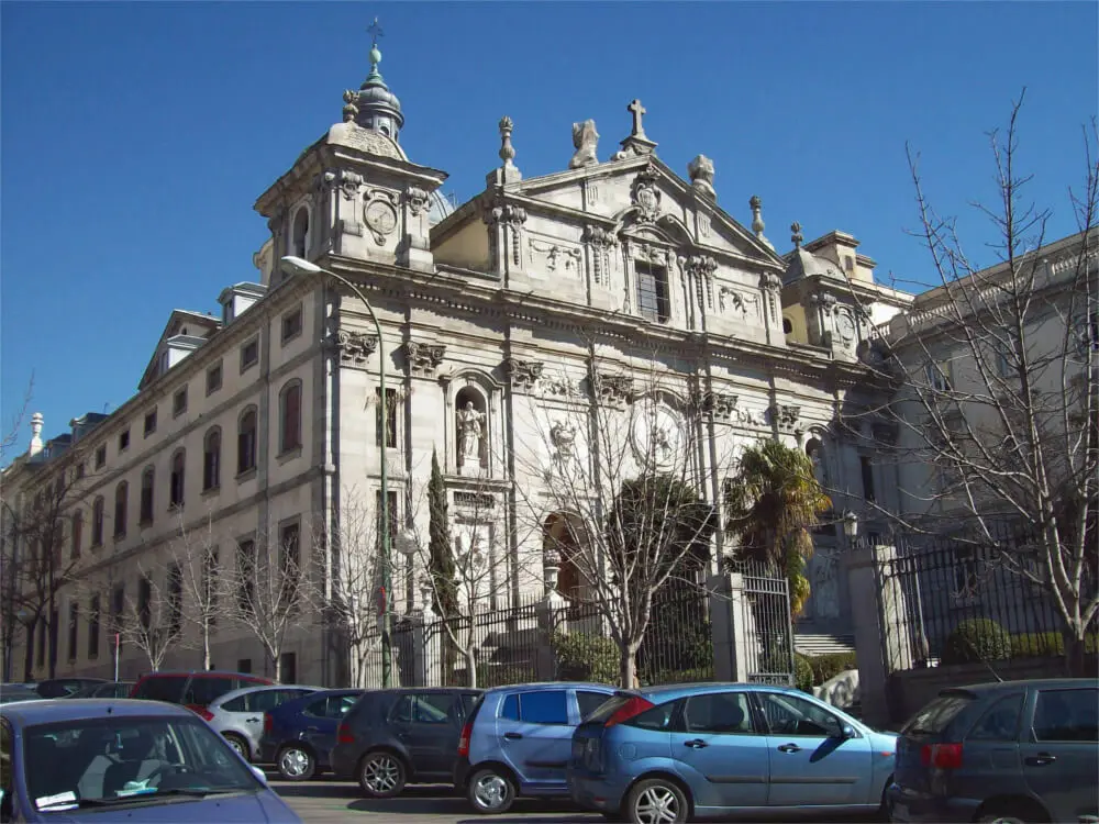 Iglesia de Santa Bárbara: Un Tesoro Oculto en el Corazón de Madrid - Quién ordenó la construcción de la iglesia de Santa Bárbara iglesia de santa barbara madrid - Quién ordenó la construcción de la iglesia de Santa Bárbara