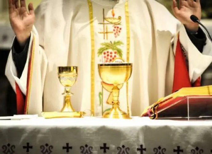 Celebrar la Misa: Una Experiencia de Fe y Comunidad - Quién puede celebrar la Santa Misa celebrar misa - Quién puede celebrar la Santa Misa