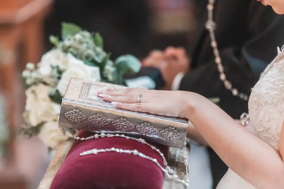 El Padrino de Biblia en una Boda Cristiana: Un Rol de Amor y Sabiduría - Quién regala la Biblia en una boda padrino de biblia en boda cristiana - Quién regala la Biblia en una boda